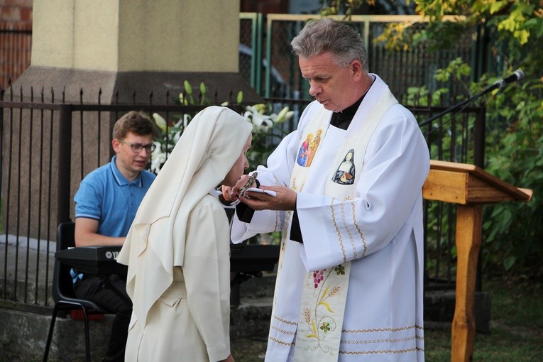 Msza św. przy kapliczce św. Rocha w Łowiczu