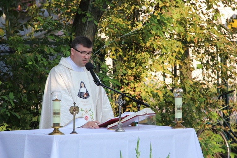 Msza św. przy kapliczce św. Rocha w Łowiczu