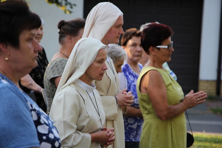 Msza św. przy kapliczce św. Rocha w Łowiczu