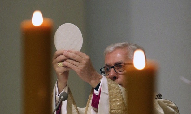 - Jak On może nam dać swoje ciało do jedzenia? – zastanawiają się Żydzi
