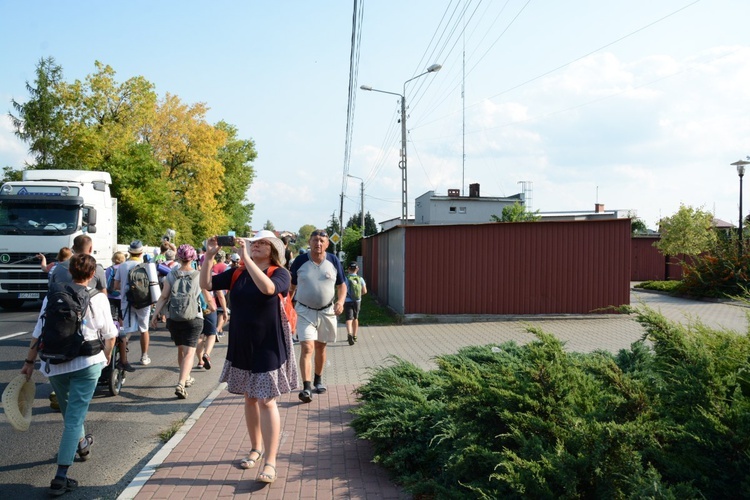 Kilkanaście kilometrów przed Jasną Górą