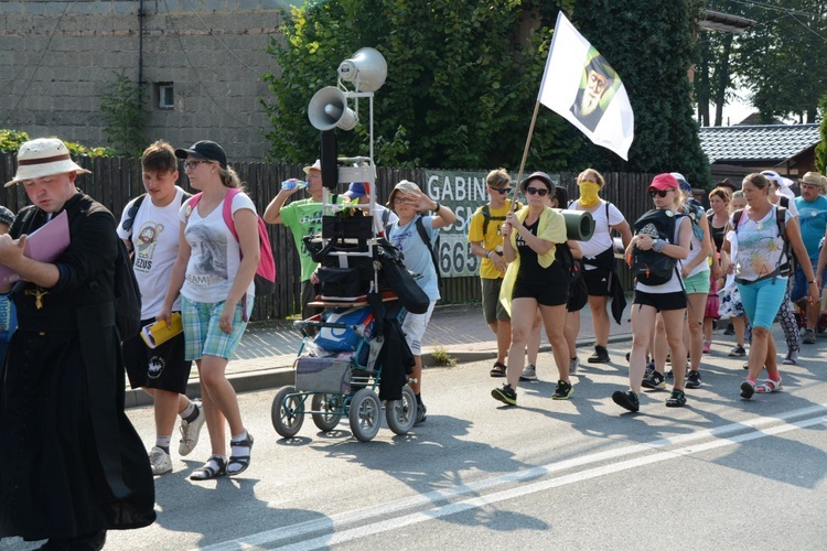 Kilkanaście kilometrów przed Jasną Górą