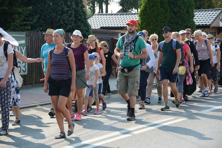 Kilkanaście kilometrów przed Jasną Górą