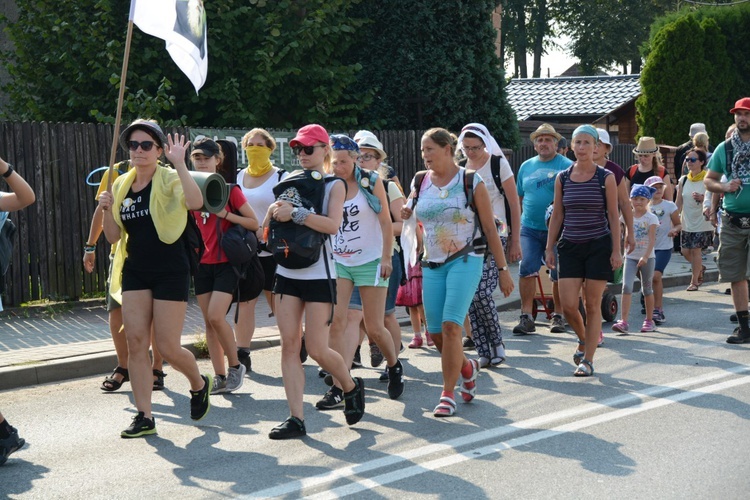 Kilkanaście kilometrów przed Jasną Górą