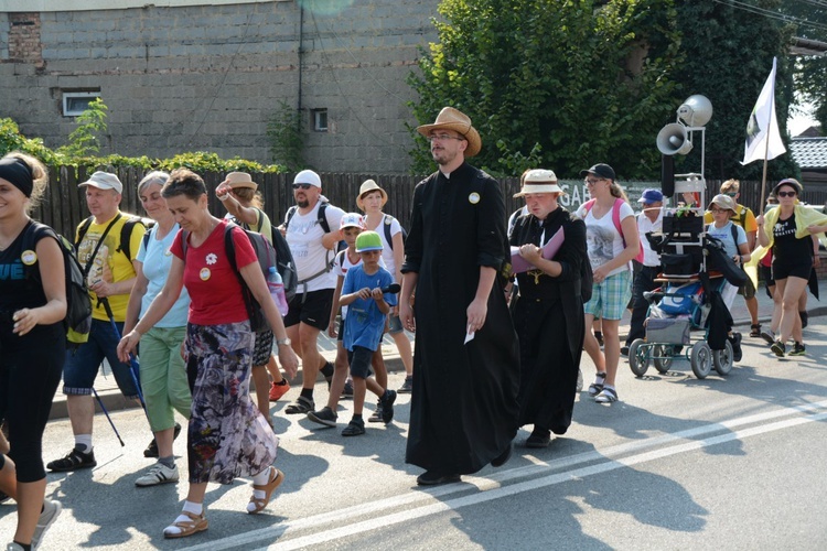 Kilkanaście kilometrów przed Jasną Górą