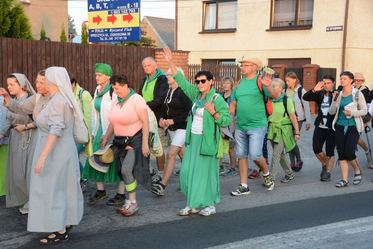 Pielgrzymi zdobywają Jasną Górę