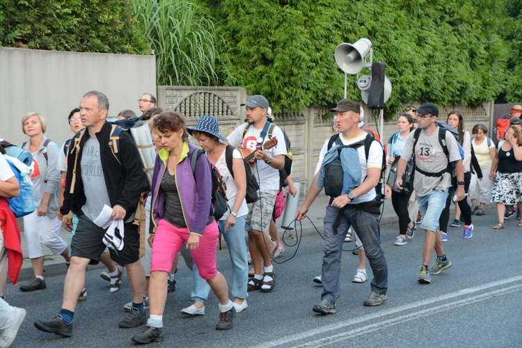 Pielgrzymi zdobywają Jasną Górę