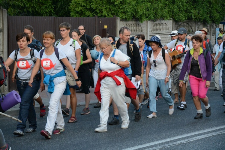 Pielgrzymi zdobywają Jasną Górę