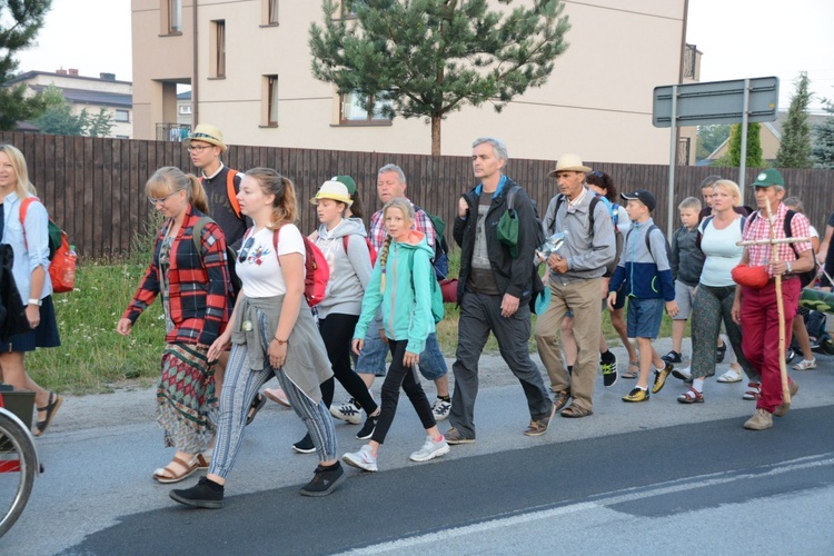 Pielgrzymi zdobywają Jasną Górę