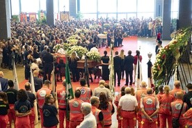 Państwowy pogrzeb 19 ofiar katastrofy w Genui