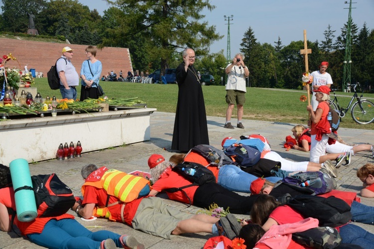 "Szóstki" meldują się u Matki Bożej