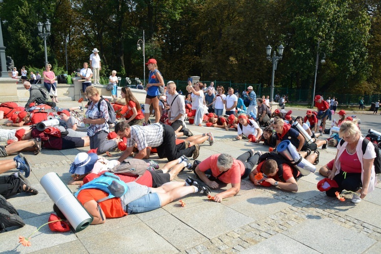 "Szóstki" meldują się u Matki Bożej