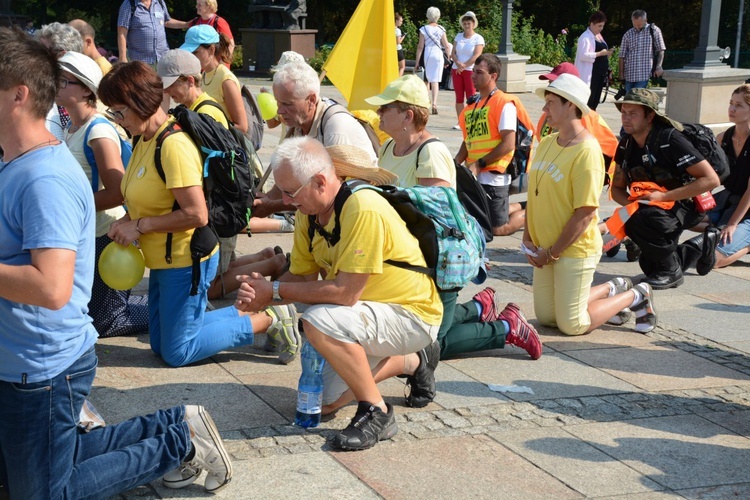 "Szóstki" meldują się u Matki Bożej