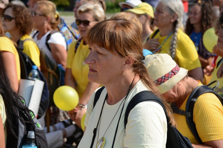 "Szóstki" meldują się u Matki Bożej