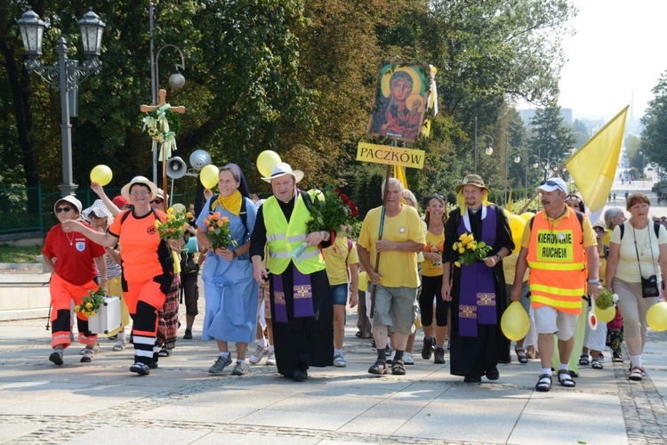 "Szóstki" meldują się u Matki Bożej