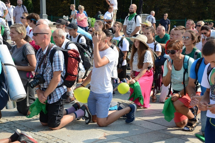 "Szóstki" meldują się u Matki Bożej