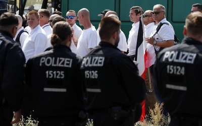 Policjant ranny w starciach neonazistów z antyfaszystami w Berlinie