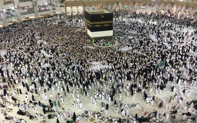 Ponad 2 mln muzułmanów na pielgrzymce w Mekce
