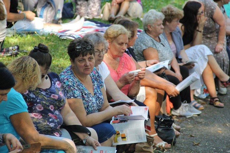 Pielgrzymka kobiet w Piekarach - cz. 2 