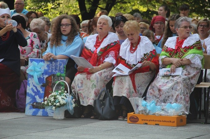 Pielgrzymka kobiet w Piekarach - cz. 2 