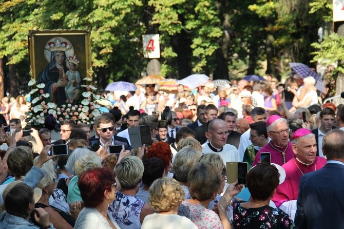 Pielgrzymka kobiet w Piekarach - cz. 2 