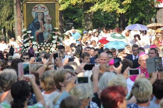 Pielgrzymka kobiet w Piekarach - cz. 2 