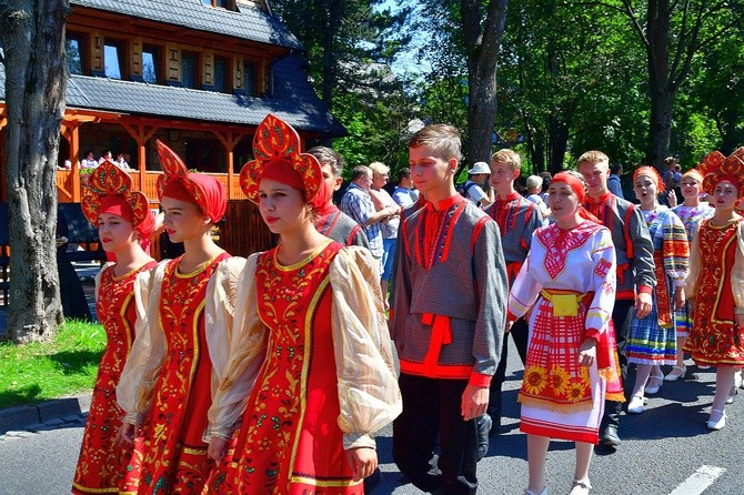 Modlitwa o pokój i korowód przez miasto 