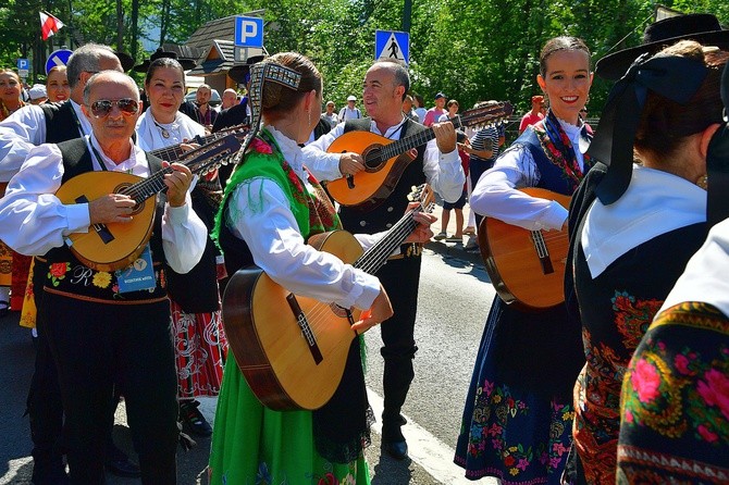 Modlitwa o pokój i korowód przez miasto 