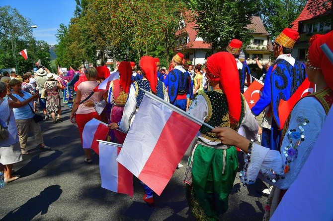 Modlitwa o pokój i korowód przez miasto 