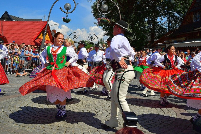 Modlitwa o pokój i korowód przez miasto 