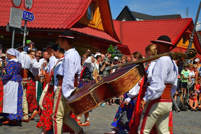 Modlitwa o pokój i korowód przez miasto 