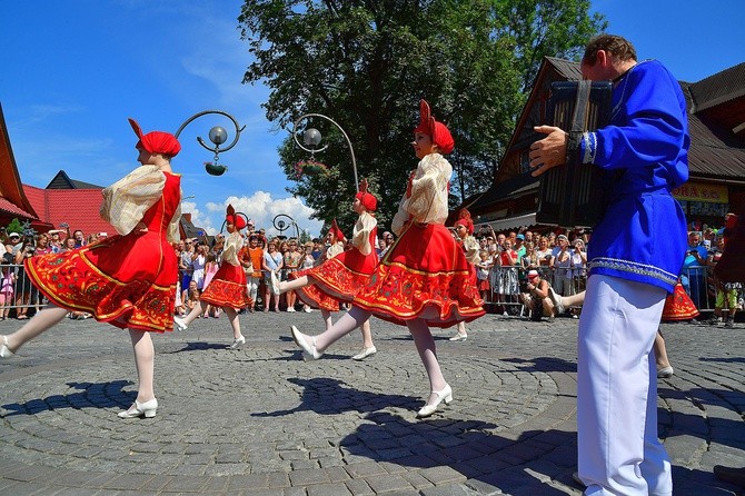 Modlitwa o pokój i korowód przez miasto 