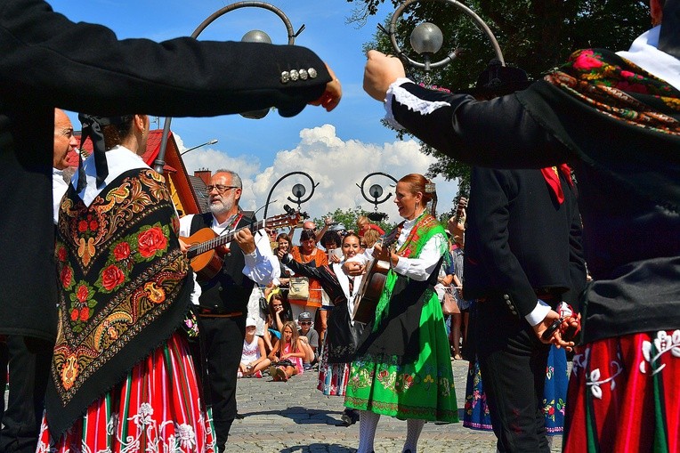 Modlitwa o pokój i korowód przez miasto 