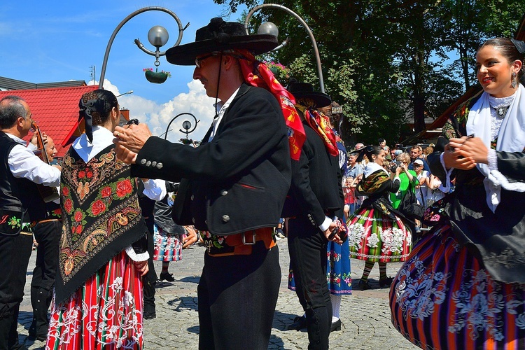 Modlitwa o pokój i korowód przez miasto 