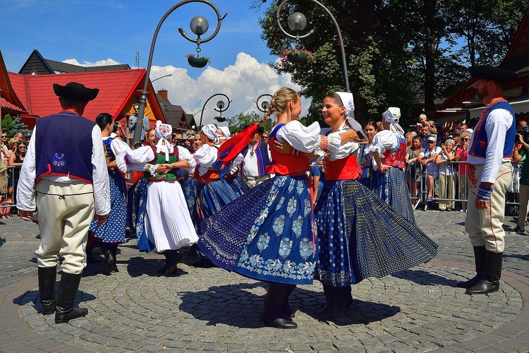 Modlitwa o pokój i korowód przez miasto 