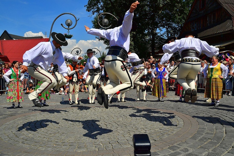 Modlitwa o pokój i korowód przez miasto 