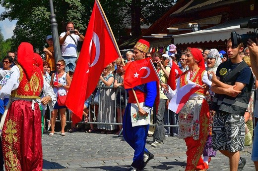 Modlitwa o pokój i korowód przez miasto 