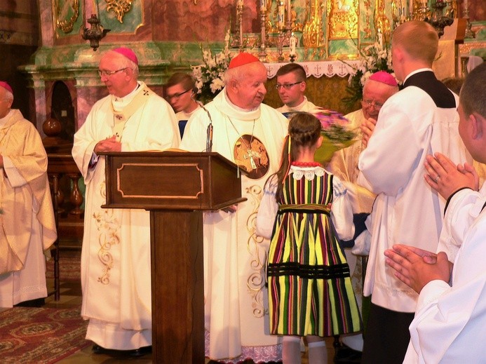 Uroczystość 50-lecia koronacji obrazu MB Świętorodzinnej w Studziannie