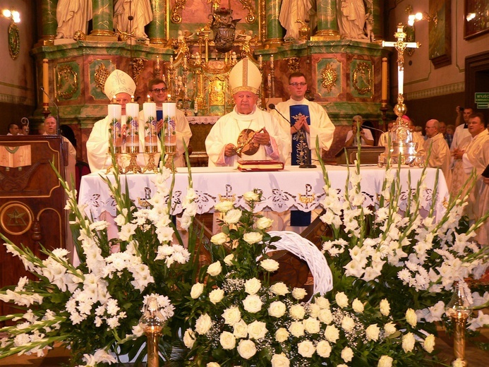 Uroczystość 50-lecia koronacji obrazu MB Świętorodzinnej w Studziannie