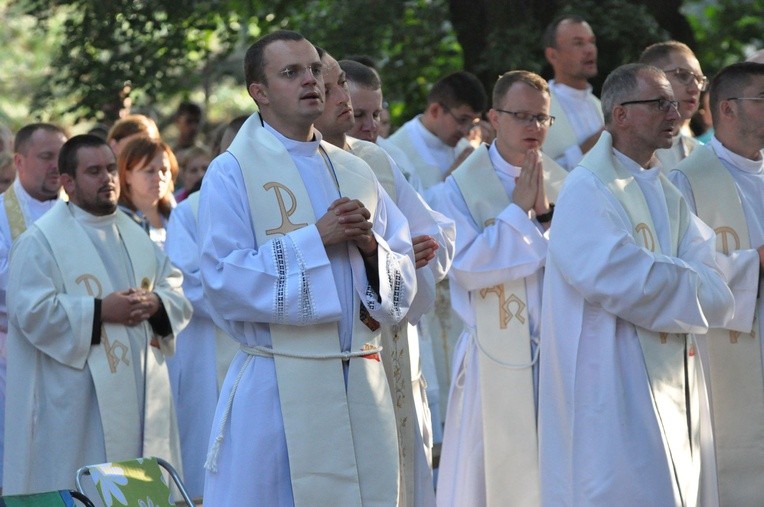 Zielenice, Msza św., cz. B