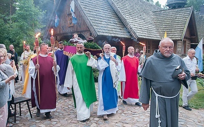 Witaj, radością jaśniejąca