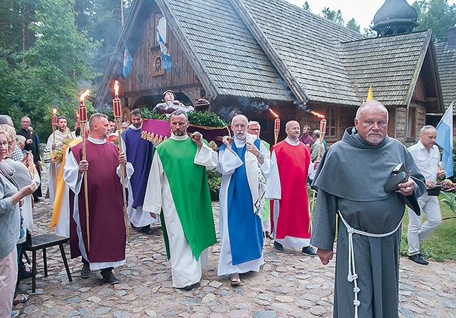 Witaj, radością jaśniejąca