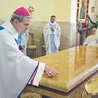 ▲	Kościół oraz ołtarz konsekrował biskup sandomierski. 