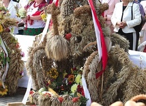 Rolnicy z pełną świadomością i zaufaniem dziękowali podczas Mszy św. pod przewodnictwem bp. Marka Mendyka za Boże błogosławieństwo i wsparcie, podkreślając, że najświętszym darem, jaki pozostawił Kościołowi Chrystus, jest Eucharystia.