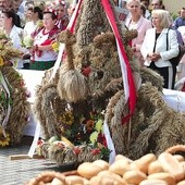 Rolnicy z pełną świadomością i zaufaniem dziękowali podczas Mszy św. pod przewodnictwem bp. Marka Mendyka za Boże błogosławieństwo i wsparcie, podkreślając, że najświętszym darem, jaki pozostawił Kościołowi Chrystus, jest Eucharystia.