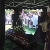 Uroczystościom pogrzebowym przewodniczył bp Zbigniew Kiernikowski.