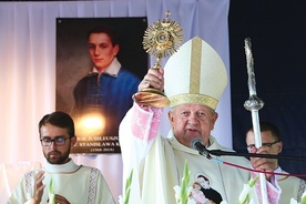 Kardynał Stanisław Dziwisz przypomniał o szczególnym nabożeństwie, którym darzył świętego młodzieńca z Mazowsza św. Jan Paweł II.