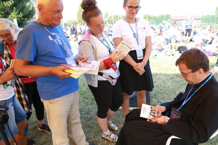 Sokolniki, Msza św. część B