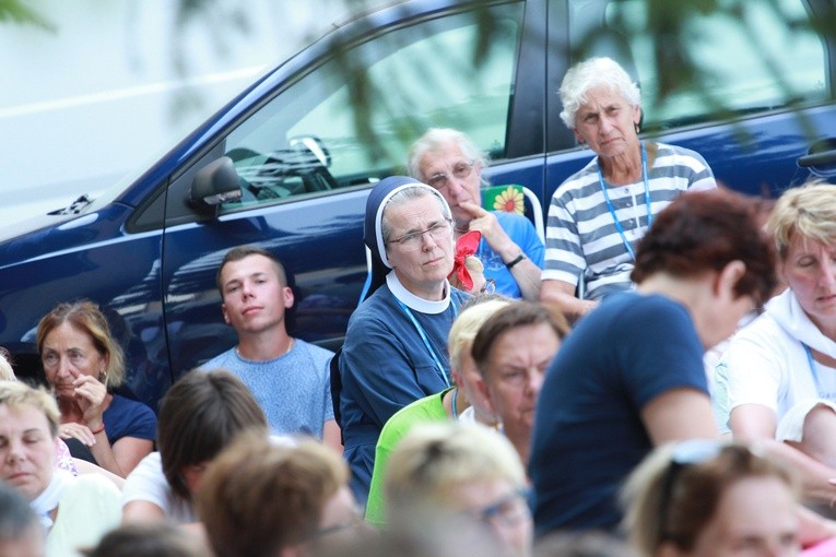 Sokolniki, Msza św. część A