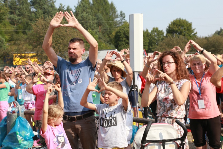 Trzebniów, Msza św. dla części A i B